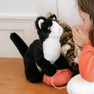 Gustave le Chat, peluche cousue main, vue de profil 