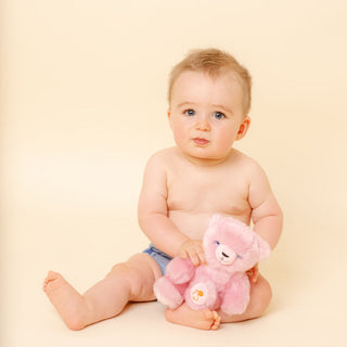 Bébé avec peluche ourson rose réaliste, La Pelucherie
