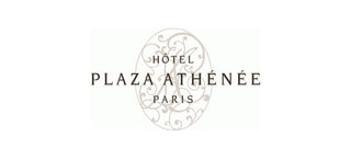 Hôtel Plaza Athénée peluches personnalisées fabriquées par La Pelucherie pour les enfants de l’hôtel