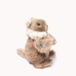 Peluche marmotte Julie de trois-quarts, doudou tout doux, fabriqué en Italie, La Pelucherie