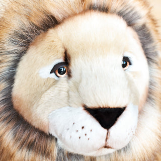 Détail d'une tête de peluche lion, haut de gamme, fabriqué en Italie, La Pelucherie